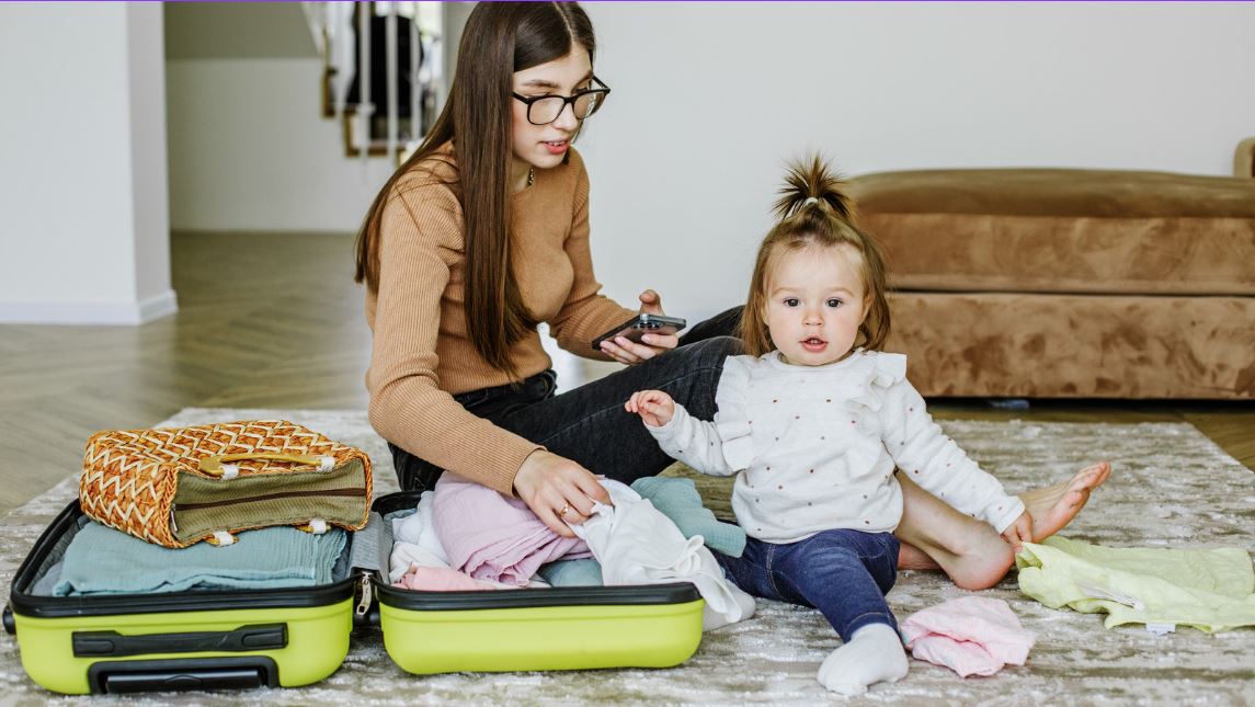 Safety Tips for Traveling with Children and Luggage